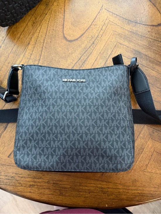 Michael Kors Handbags - Michael Kors Black Signature MK Signature Crossbody Bag